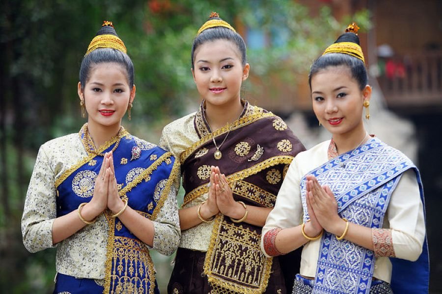 Essential Do's and Don'ts in Laos: Complete Travel Etiquette Guide