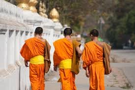 Essential Do's and Don'ts in Laos: Complete Travel Etiquette Guide